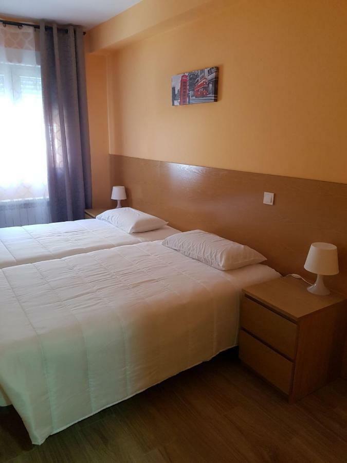 Hostal La Pared Torres de la Alameda Zewnętrze zdjęcie