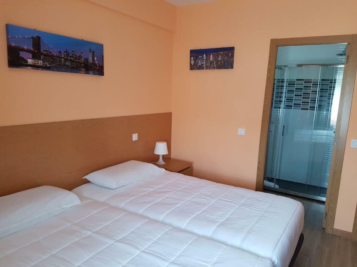 Hostal La Pared Torres de la Alameda Zewnętrze zdjęcie