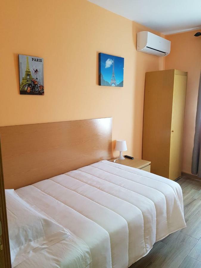 Hostal La Pared Torres de la Alameda Zewnętrze zdjęcie