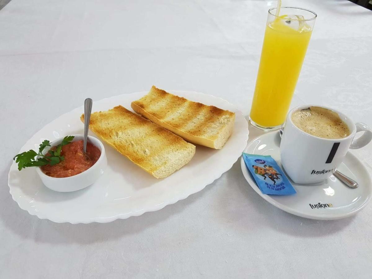 Hostal La Pared Torres de la Alameda Zewnętrze zdjęcie