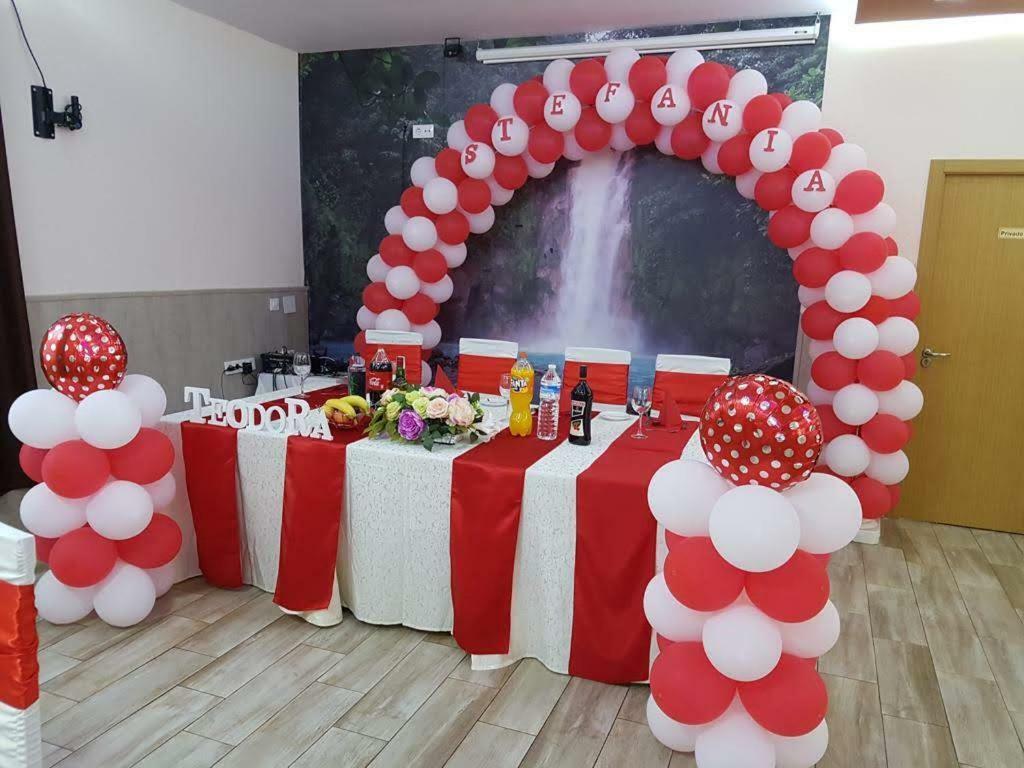 Hostal La Pared Torres de la Alameda Zewnętrze zdjęcie