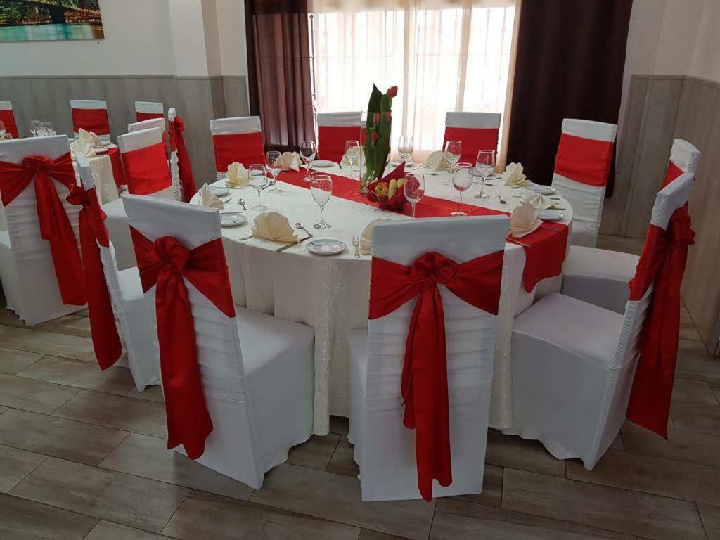Hostal La Pared Torres de la Alameda Zewnętrze zdjęcie