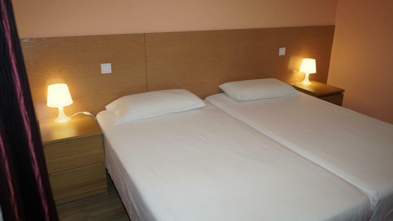 Hostal La Pared Torres de la Alameda Zewnętrze zdjęcie