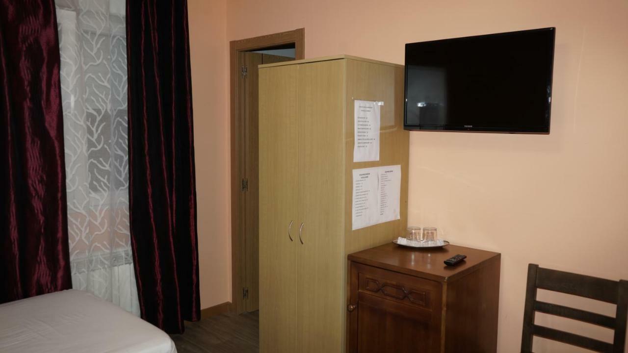 Hostal La Pared Torres de la Alameda Zewnętrze zdjęcie