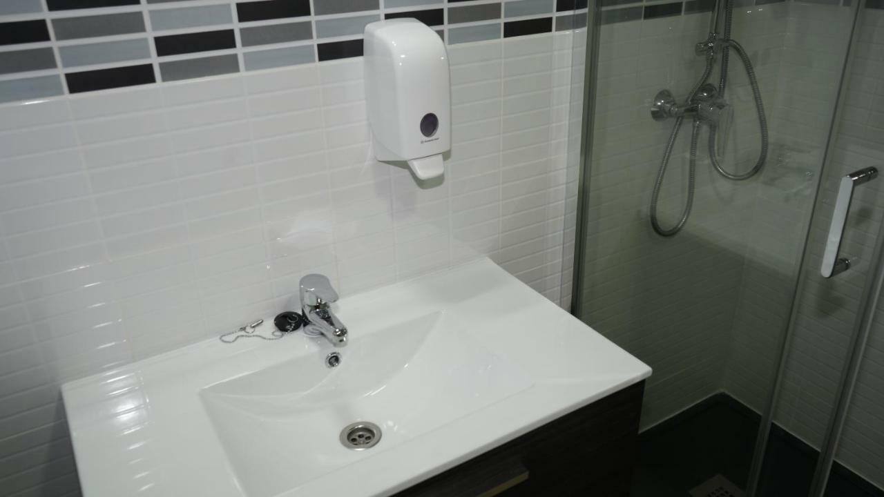 Hostal La Pared Torres de la Alameda Zewnętrze zdjęcie