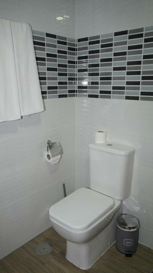 Hostal La Pared Torres de la Alameda Zewnętrze zdjęcie