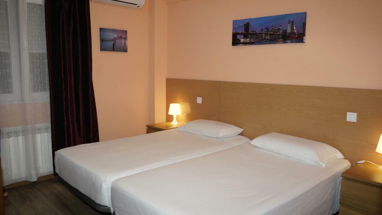 Hostal La Pared Torres de la Alameda Zewnętrze zdjęcie