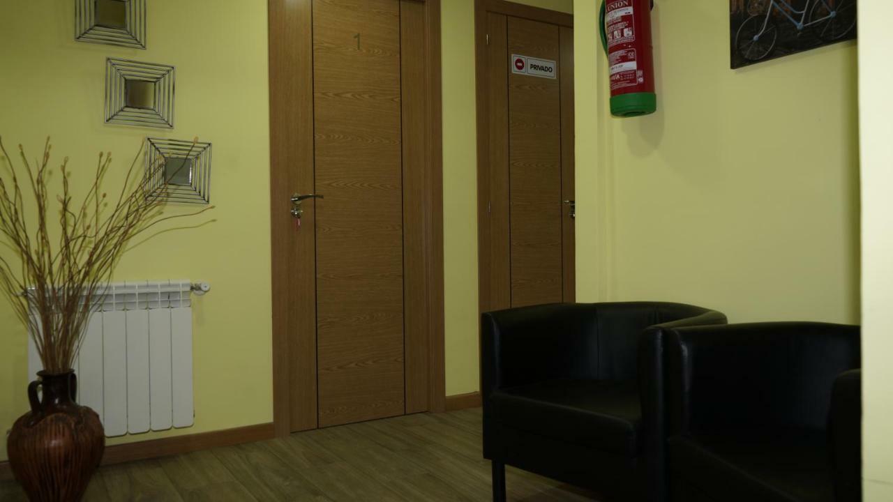 Hostal La Pared Torres de la Alameda Zewnętrze zdjęcie